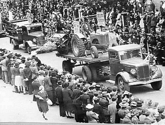 "SUNSHINE MACHINERY USED IN 4TH LIBERTY LOAN PARADE IN MELBOURNE: OCT 1943"