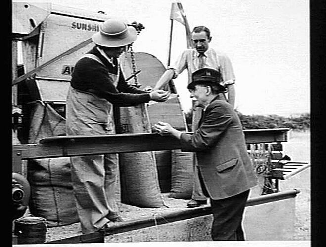 12 FT. AUTO-HEADER DEMONSTRATED ON THE FARM OF MR. W.H. WROTH STOCKBRIDGE, HANTS, ENGLAND, ON 10TH SEPT. 1941, UNDER THE KIND AUSPICES OF THE MINISTRY OF AGRICULTURE & FISHERIES