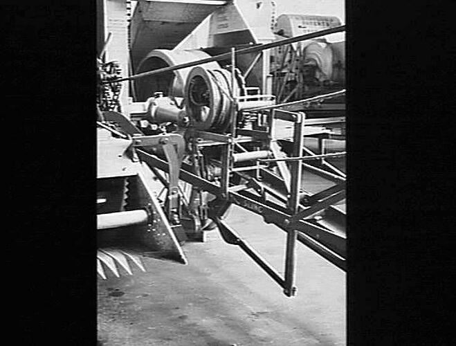 `SUNWINCH' FITTED TO NO. 6 HEADER: NOV 1954