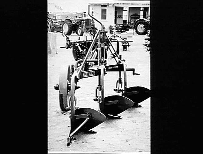 `SUNLEADER' 3-FURROW M/B PLOUGH: SEPT 1955
