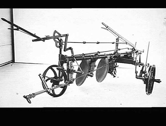 Q'LD BEAM PLOUGH (CANE). SEPT 1931