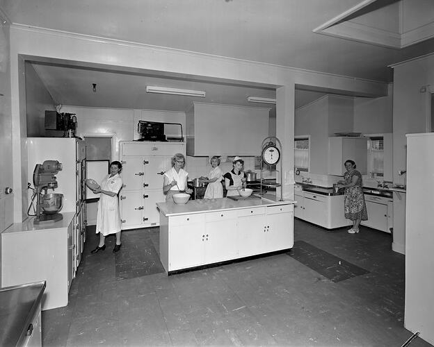Australian Jewish Welfare & Relief Society, Women in a Kitchen, South Yarra, Victoria, Nov 1958