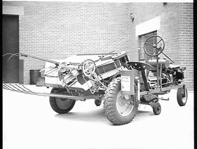 AUTO PICK-UP BINDER FOR FLAX: APRIL 1942