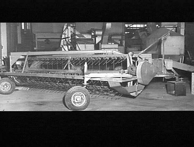 EXP. POWER DRIVE SIDE RAKE: APR 1952
