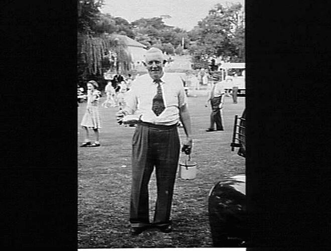 SUNSHINE HARVESTER WORKS PICNIC 1950: HELD AT FRANKSTON PARK: LIKE EVERYONE ELSE, THIS WELL KNOWN PERSONALITY ENJOYED THE PICNIC (MR. VIC MCKAY, WORKS MANAGER): `SUNSHINE REVIEW': APRIL 1950