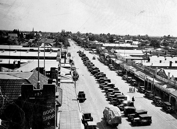 [Langtree Avenue, Mildura, about 1930.]