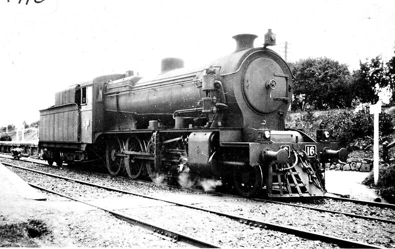 [C-class steam locomotive No.16, about 1930.]