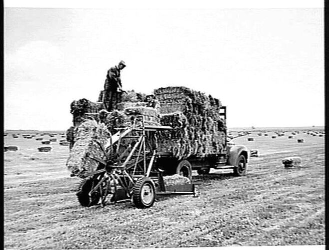 SUNLIFTER AT WORK NEAR GEELONG (SEE PAGE 56). NOV. 1951