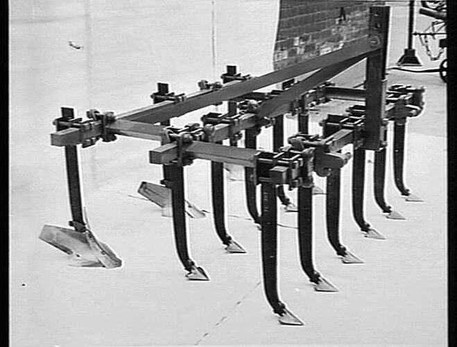 TRIPLE `SUNLINK' TOOLBAR WITH GRUBBER TINES AND FURROWERS: DEC 1956
