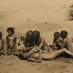 Glass plate. Kaytetye. Barrow Creek, Central Australia, Northern Territory, Australia. 13/06/1901