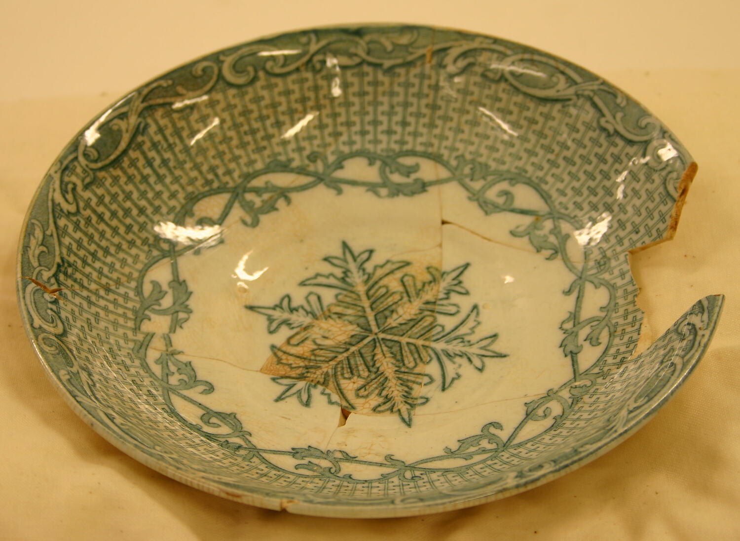 Saucer Whiteware, Green, Transferprinted, England, Staffordshire