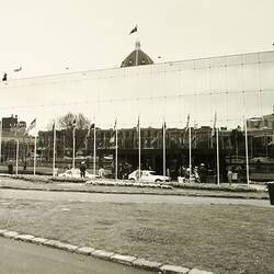 Photograph - Commonwealth Heads of Government Meeting, Arrival of Delegates, Centennial Hall, Royal Exhibition Building, Melbourne, 30 Sep-7 Oct 1981