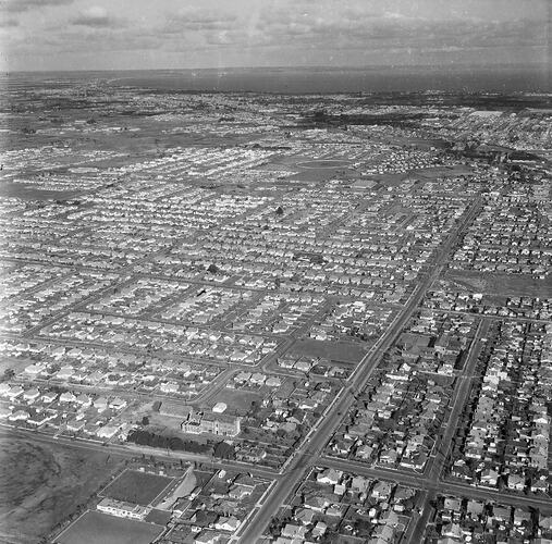 Monochrome aerial photograph of Bentleigh.
