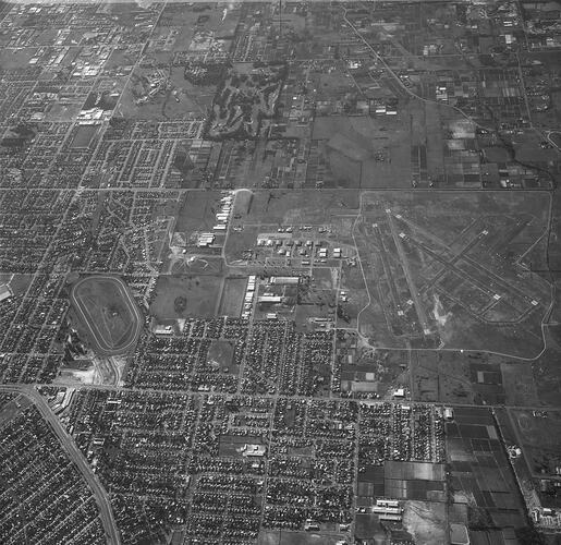 Monochrome aerial photograph of Moorabbin.