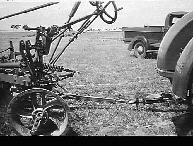 14 DISC `SUNDERCUT' (EXP.) AT WORK NEAR ALBION: NOV 1940