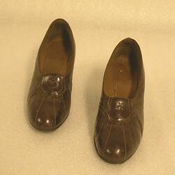 Pair of Shoes - Court, Brown Leather