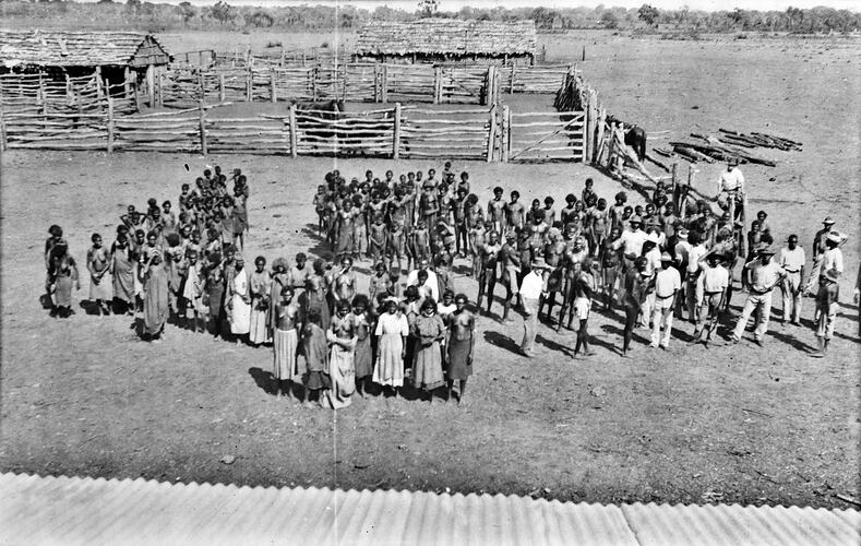 Gagedju and other groups taken at Gunbalanya (formerly Oenpelli) c.1918