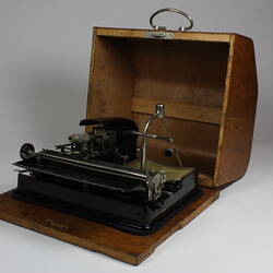 Typewriter - AEG Co, Mignon Model 4, 1927-1928