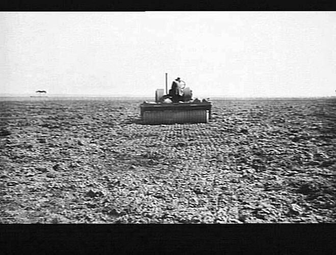 SUNPACKER AT WORK ON MR EDWARDS' FARM, SUNBURY: MARCH 1929