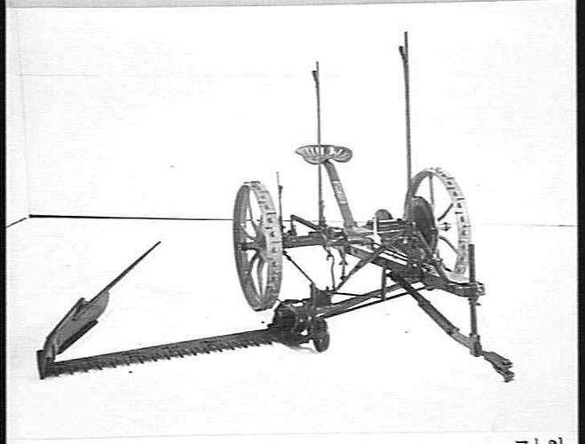 NO.1.S. (OIL-BATH) MOWER WITH TRACTOR HITCH: JUNE 1938