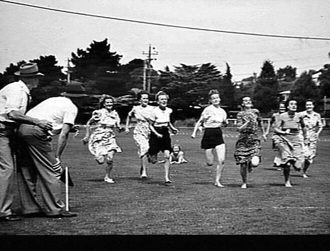 SUNSHINE HARVESTER WORKS PICNIC 1950: HELD AT FRANKSTON PARK: THE MARRIED LADIES' RACE FOR THE FINISH LINE: `SUNSHINE REVIEW': APRIL 1950