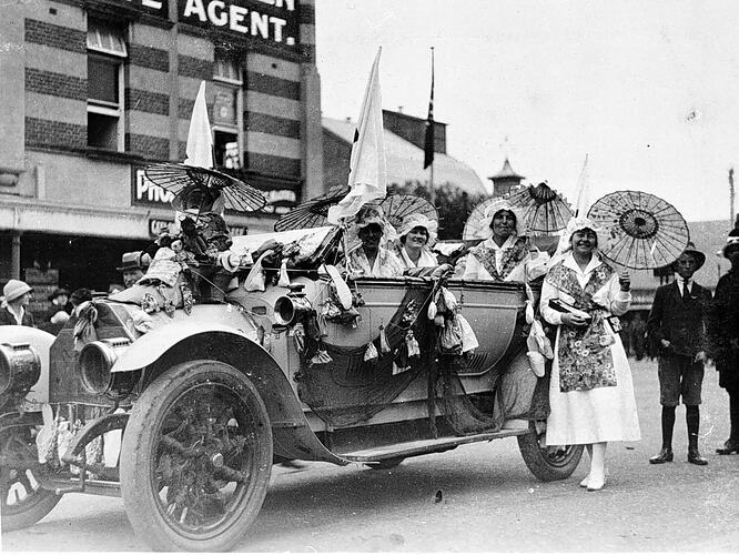 [Gala Day parade, Geelong, 1918.]