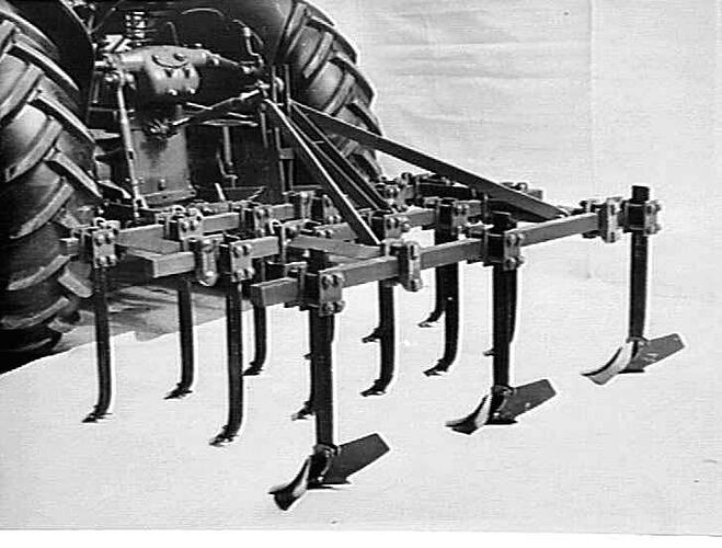 TRIPLE `SUNLINK' TOOLBAR WITH GRUBBER TINES AND FURROWERS: DEC 1956