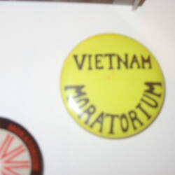 Badge - Vietnam moratorium