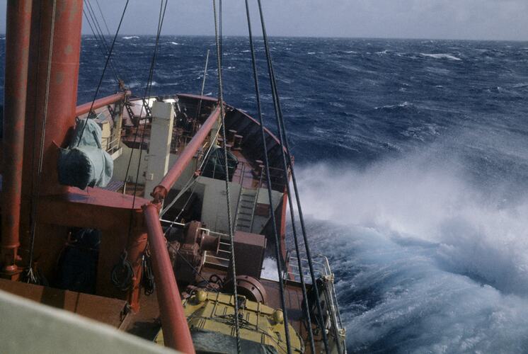 Stormy Seas, Nella Dan, 1960