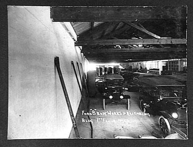 [Body works assembling building, Little Lonsdale Street, Melbourne, 1920.]