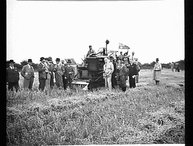 12 FT AUTO-HEADER DEMONSTRATED ON THE FARM OF MR. W.H. WROTH STOCKBRIDGE, HANTS., ENGLAND ON 10TH SEPT., 1941. UNDER THE KIND AUSPICES OF THE MINISTRY OF AGRICULTURE & FISHERIES