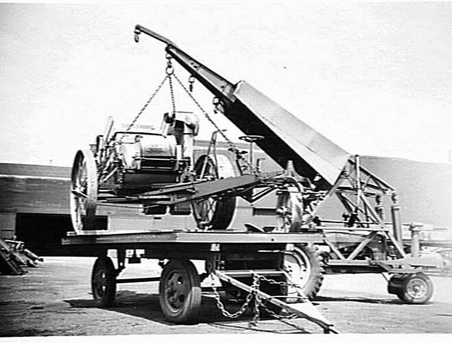 MOBILE CRANE: OCT 1947