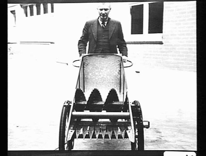 MACHINE FOR HARVESTING RYE CORN CONTAINING ERGOT: SEPT 1941