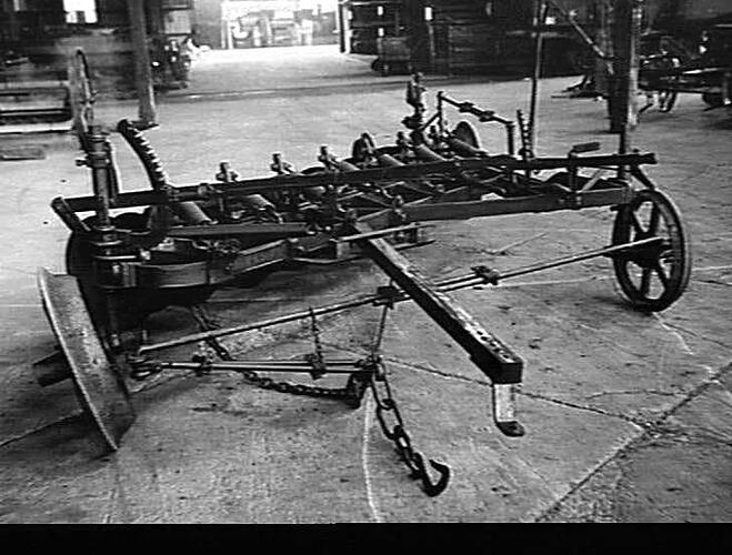 TRACTOR PULL FOR `SUNDERCUT': JULY 1926