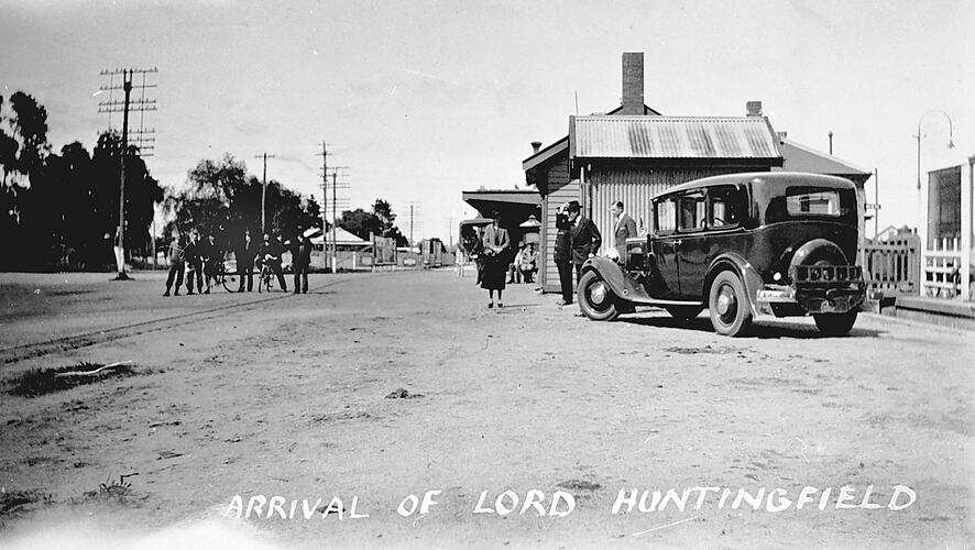 Lord Huntingfield arriving at station, Wangarrata, circa 1935.
