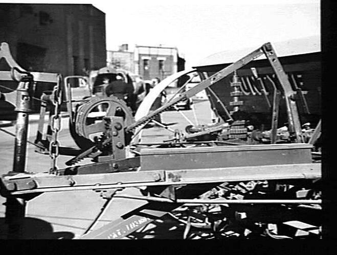 `SUNWINCH' LIFT FITTED TO `SUNTYNE' - JULY 1950