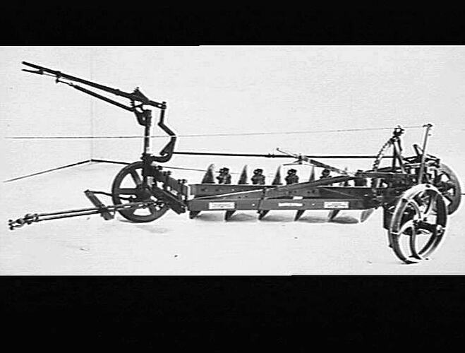 STH AFRICAN TYPE `SUNRAY' PLOUGH 6 FURROW: MARCH 1935