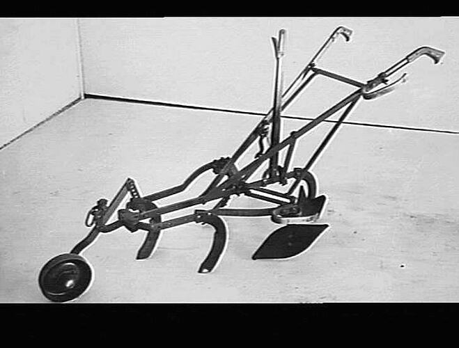 NO. 7 X `SATELLITE' (PLOUGH) FITTED WITH SKIDS: MARCH 1937