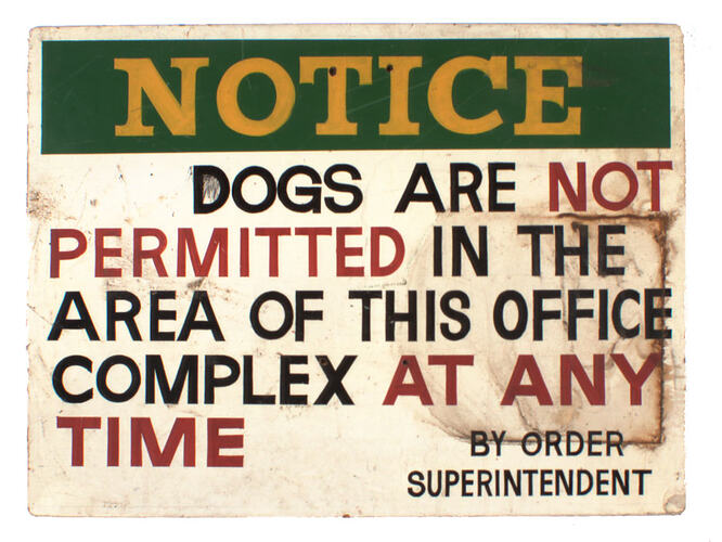Sign with bold lettering instructing owners to keep their dogs out.