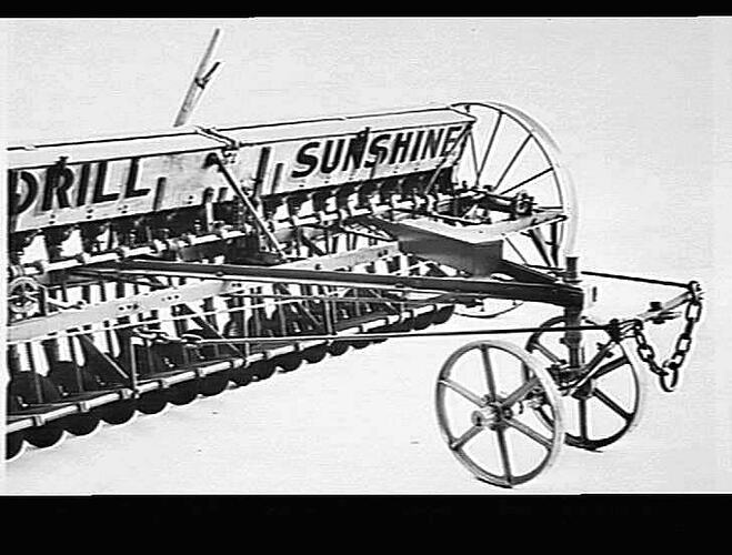 20 ROW DISC DRILL FITTED WITH FORECARRIAGE & TEAM LEVER. DEC 1947