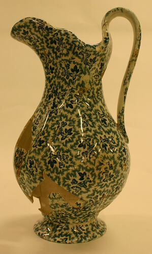 Ceramic - vessel - earthenware - jug/ pitcher