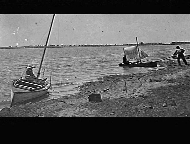 LAKE BOGA - SMALL SAILING BOATS