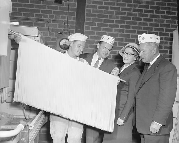 H.J. Heinz Co, Group Looking at Pasta Production, Dandenong, Victoria, 17 Jun 1959