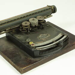 Typewriter - Gundka-Werk, Frolio Model 3, circa 1926