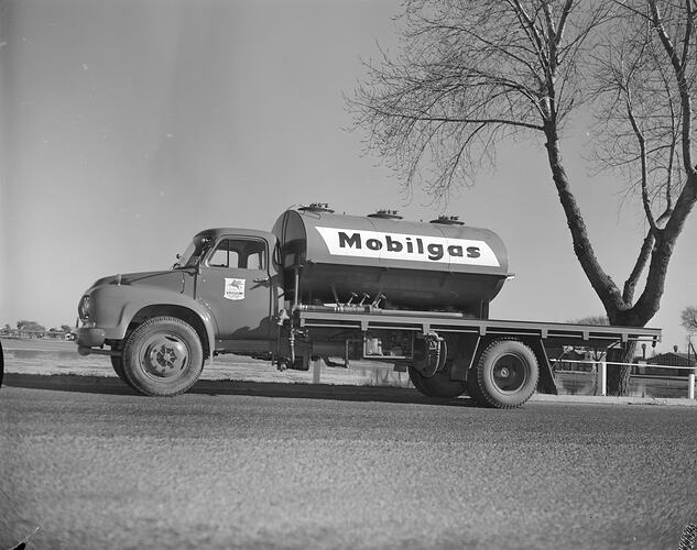 Australian Synthetic Rubber Co, Mobilgas Truck, Altona, Victoria, 15 Sep 1961