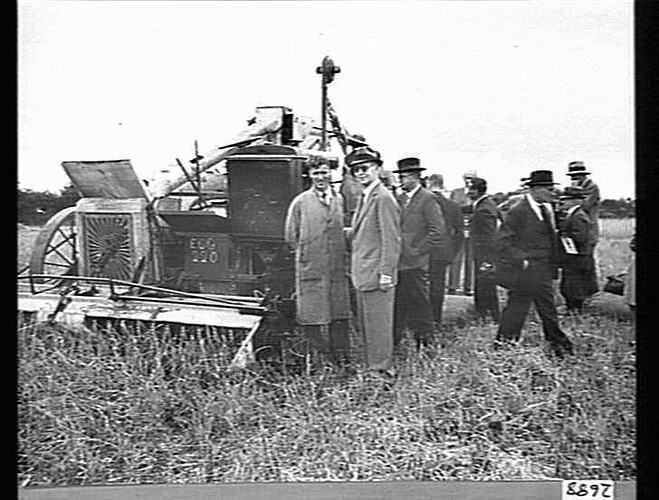 12 FT. AUTO-HEADER DEMONSTRATED ON THE FARM OF MR. W.H. WROTH STOCKBRIDGE, HANTS, ENGLAND, ON 10TH SEPT. 1941, UNDER THE KIND AUSPICES OF THE MINISTRY OF AGRICULTURE & FISHERIES