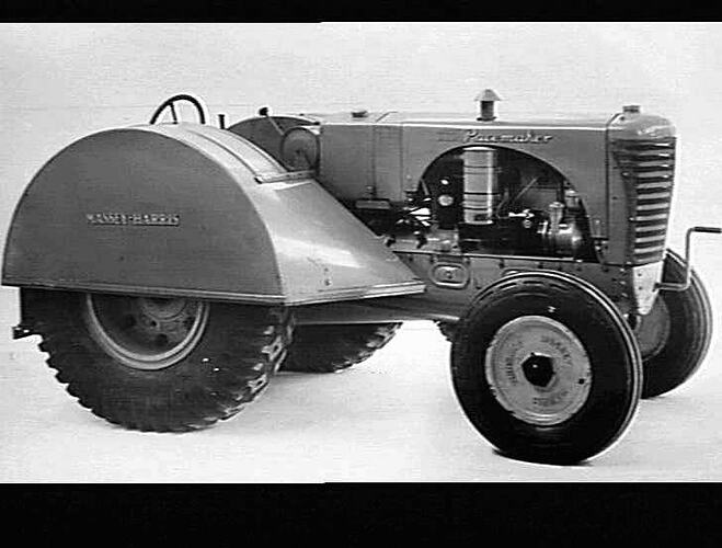 RED PACEMAKER ORCHARD TRACTOR: OCT 1939