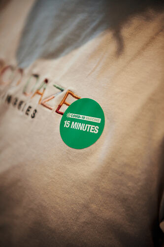 Close-up 15 Minutes Sticker, St Vincent's Vaccination Hub, Melbourne Museum, 23 Sep 2021