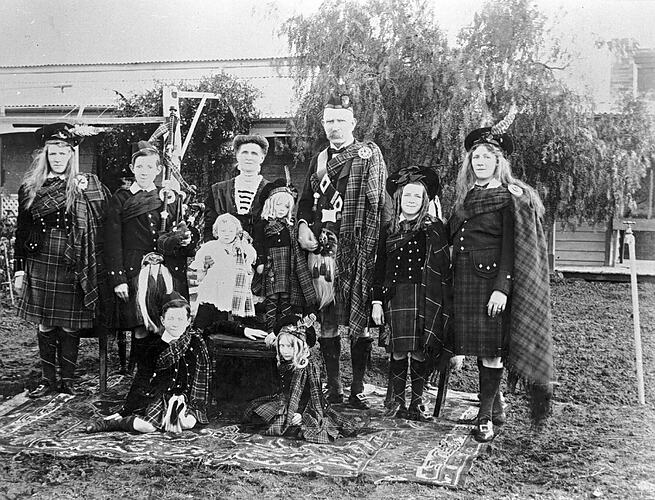 [The McRae family leaving for the Caledonian Society sports meeting, Wallup, near Dimboola, 1905.]