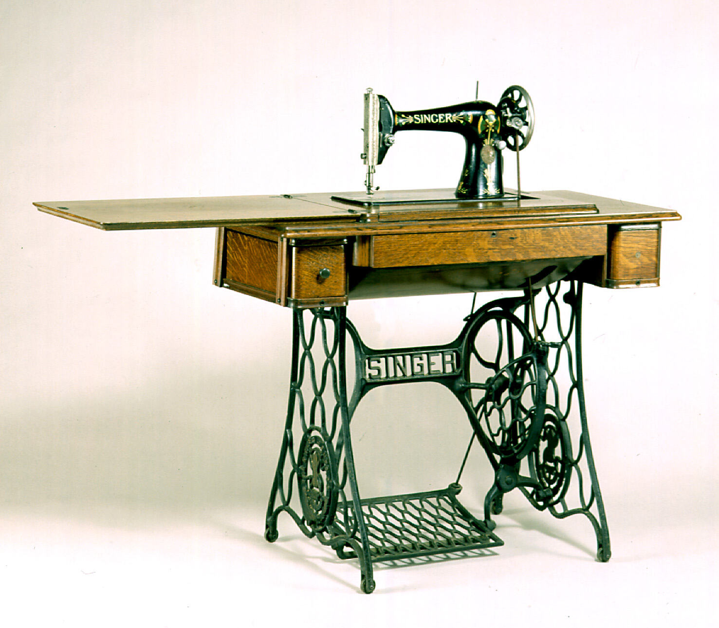 Sewing Machine Singer Treadle 1910